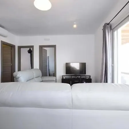Casterly Rock By Alpha Living Apartment